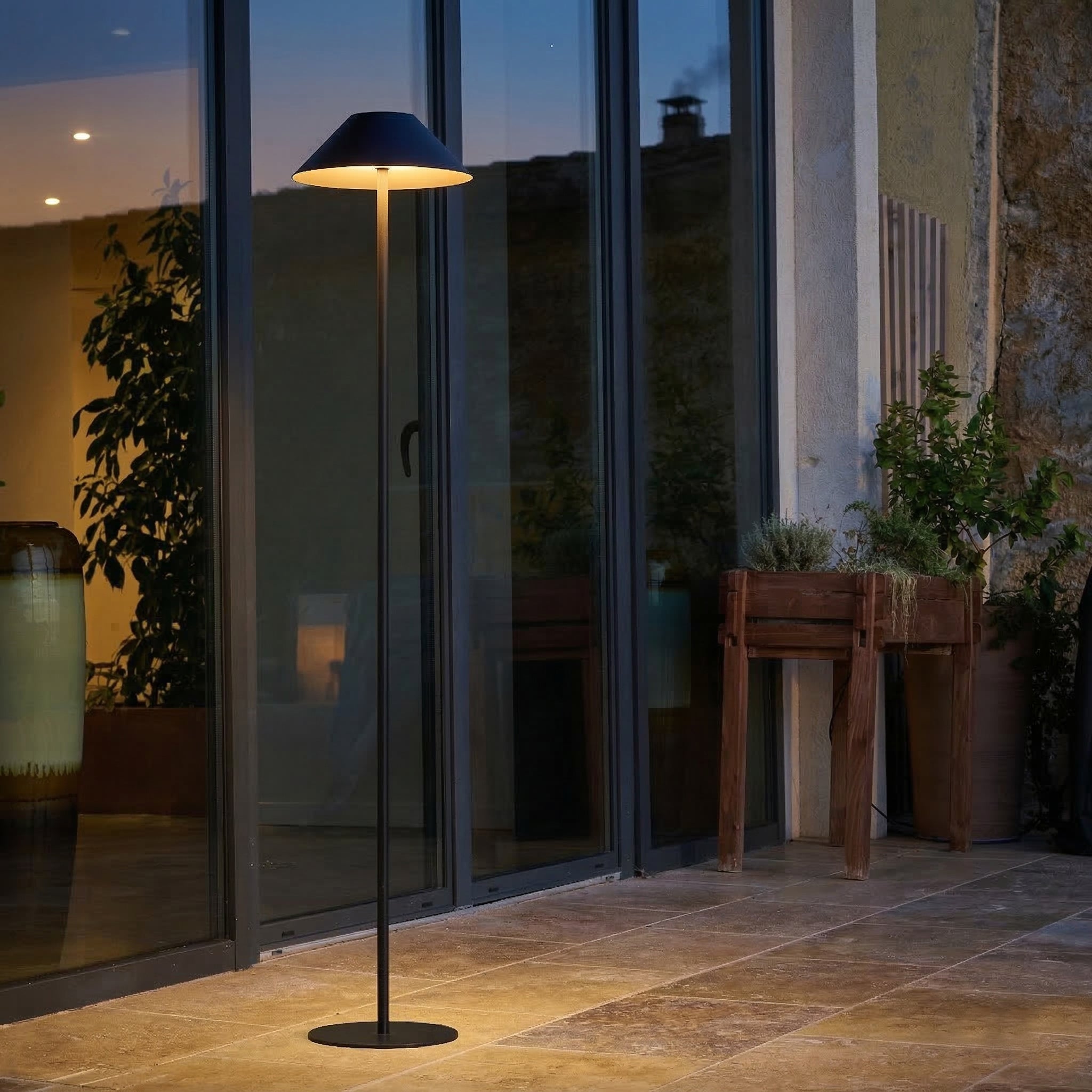 Lampadaire solaire NERIO TALL H150CM