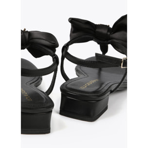 Sandali con fiocco e strass