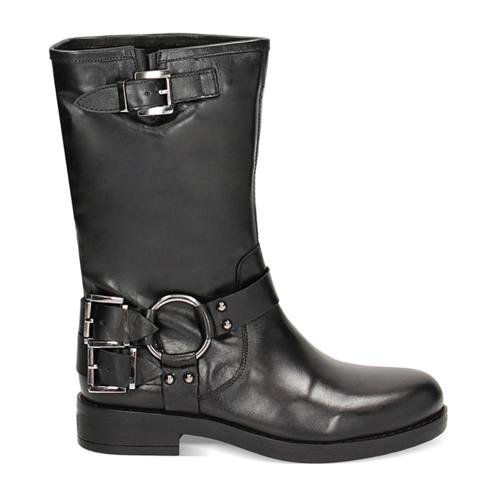 Biker negro de piel bajas