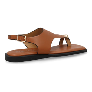 Sandalia plana moderna elegante para mujer.