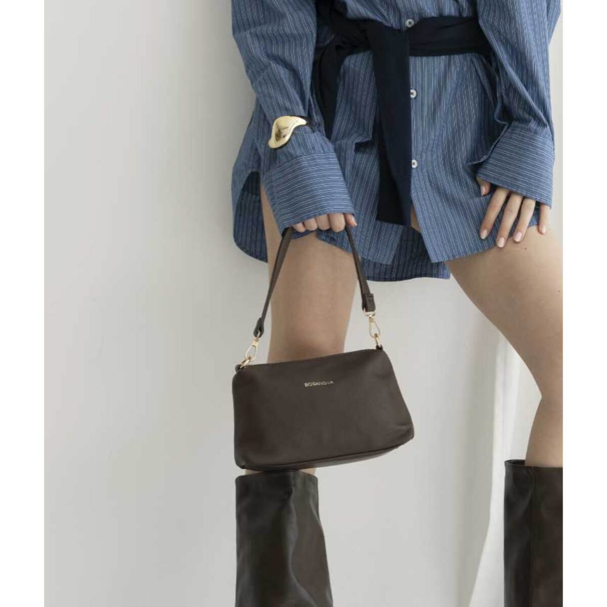 Bolso de hombro marrón pequeño con cremallera