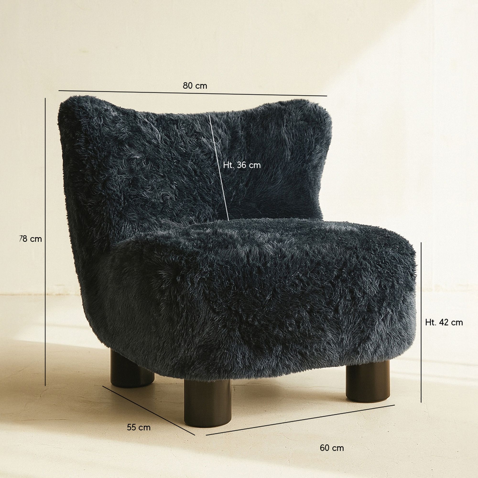 Fauteuil effet fourrure bleu et structure en bois  ARTIC