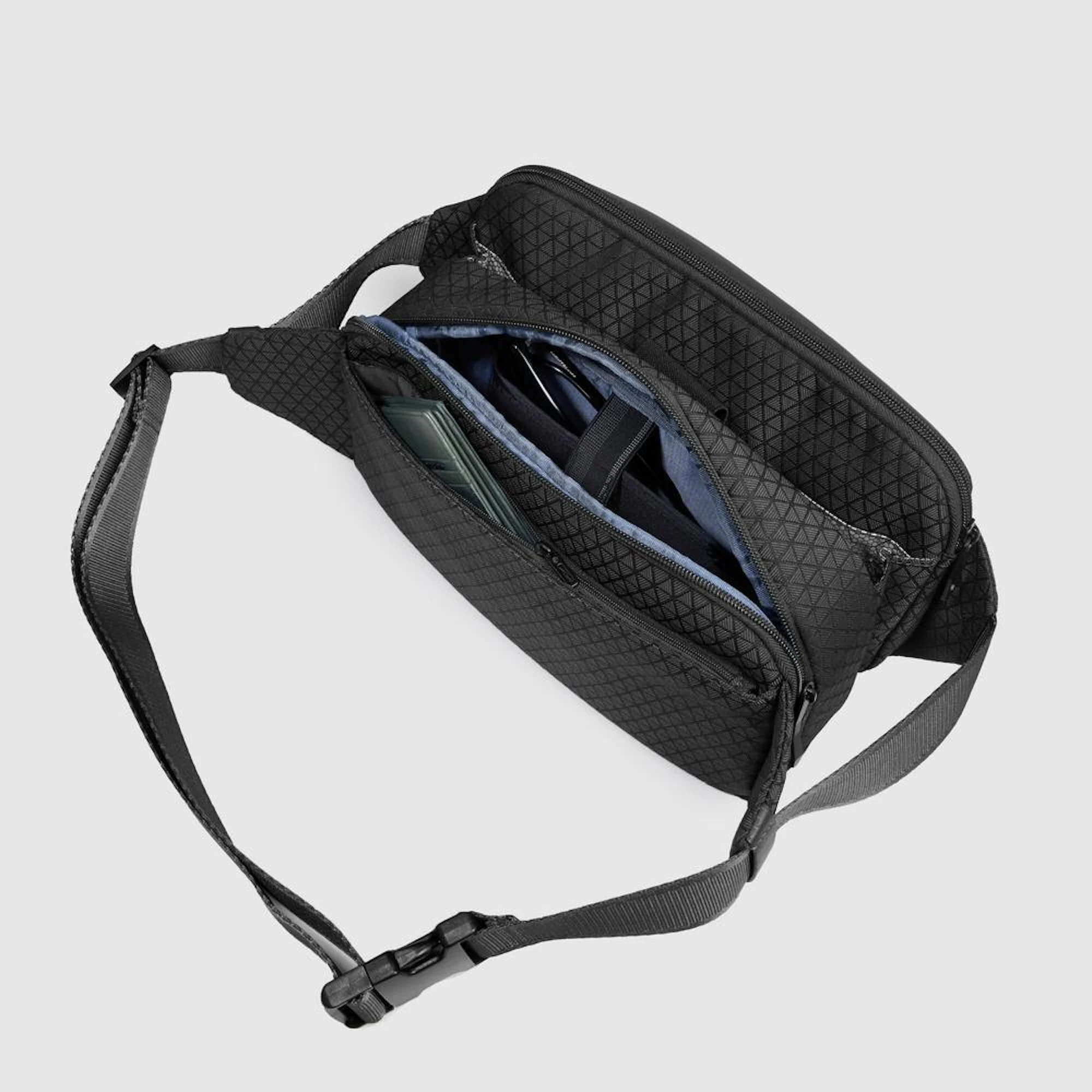 Piquadro Marsupio in tessuto riciclato con sistema di sicurezza antifurto e protezione RFID