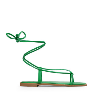 Sandalias verde planas con cuerdas