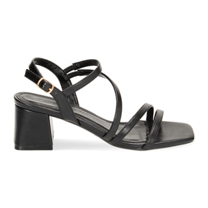 Sandalias con tacones negras