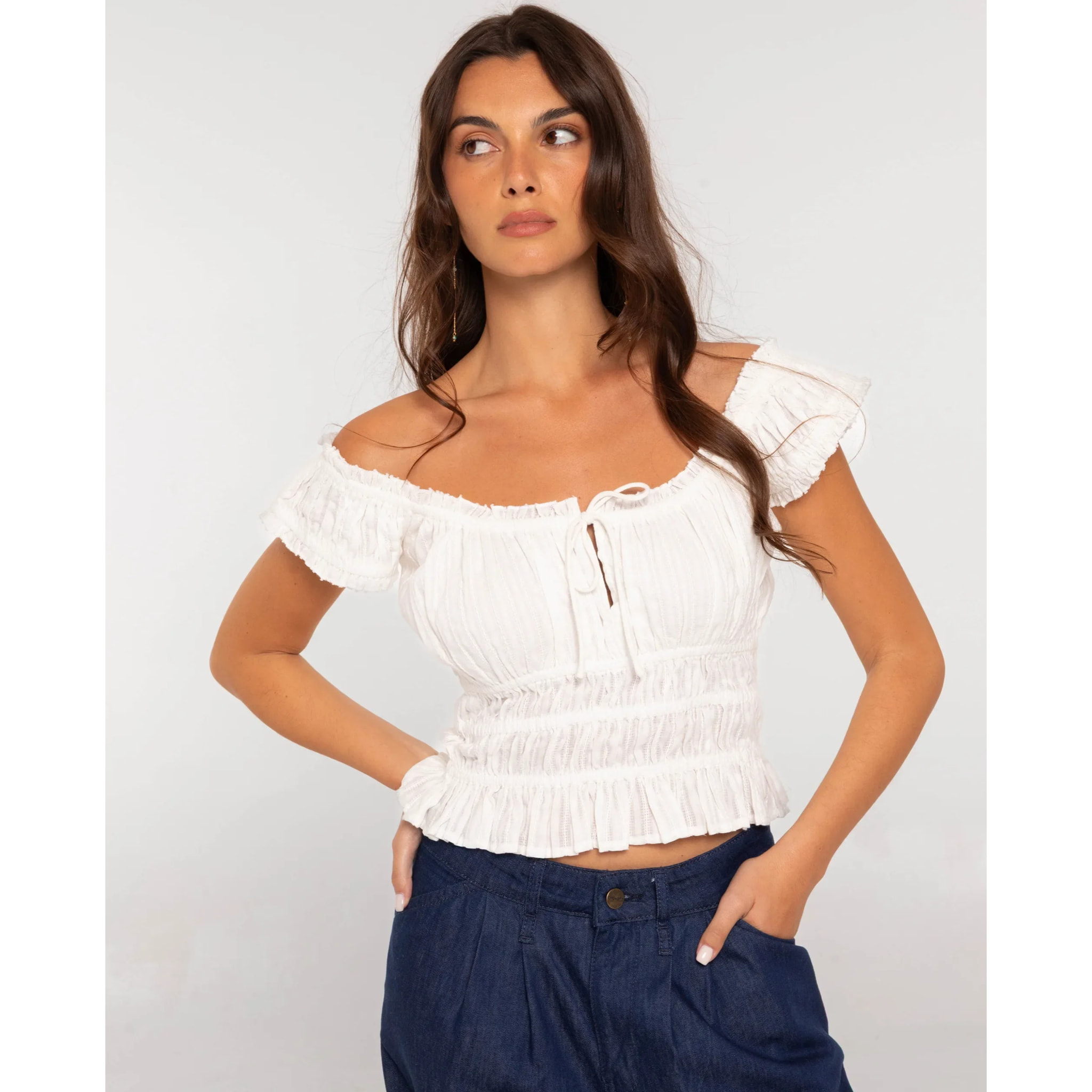 Blusa de mujer con nido de abeja y escote Bardot