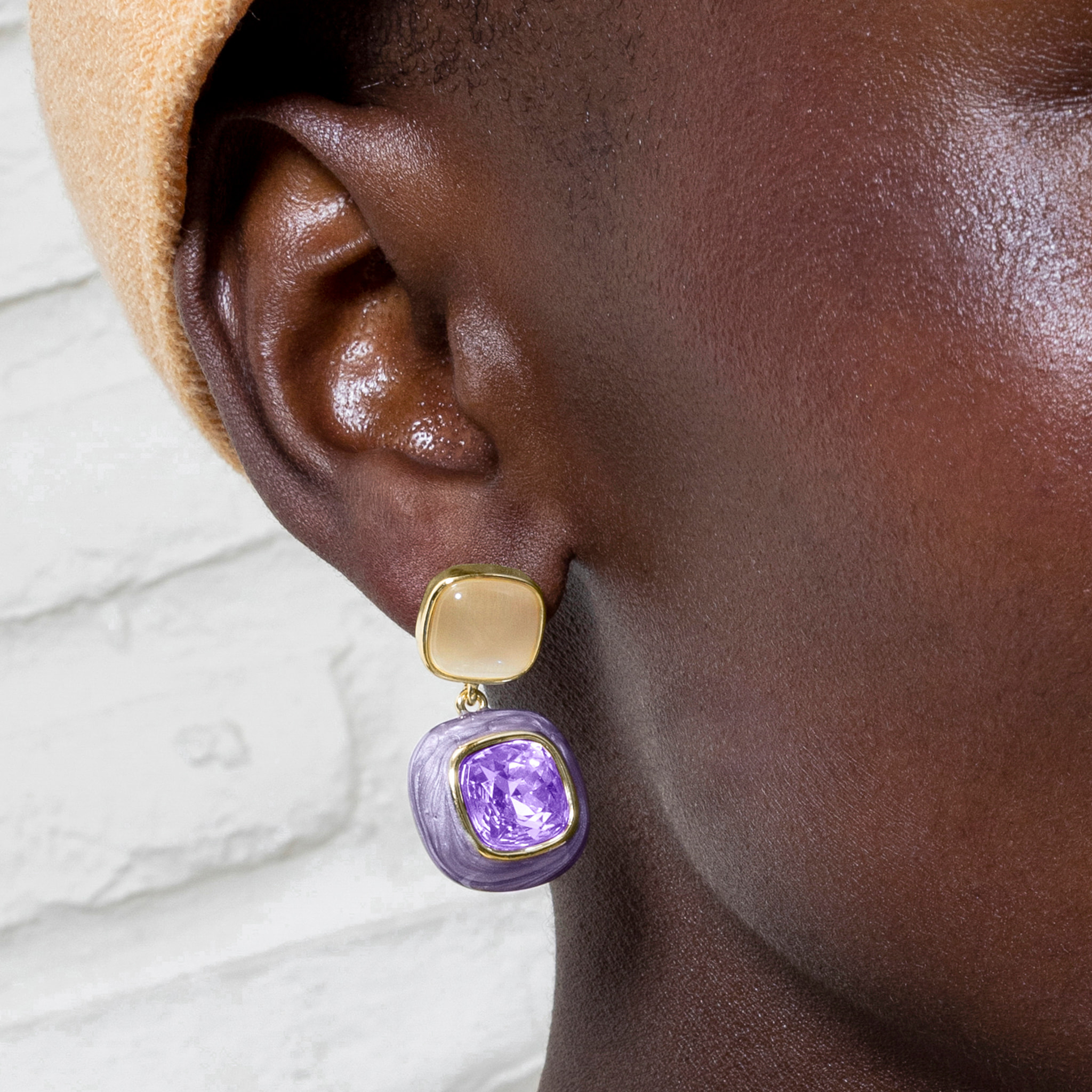 Pendientes de Circonita Amatista acabados en oro amarillo de 18k