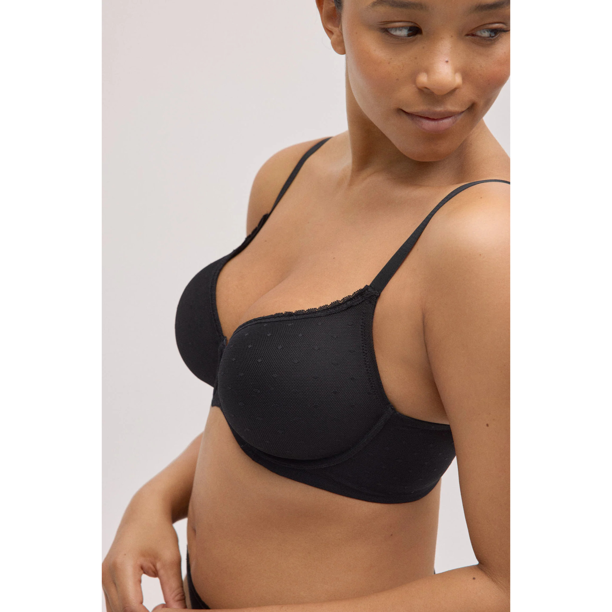 Reggiseno imbottito con ferretto nero, coppe C e D