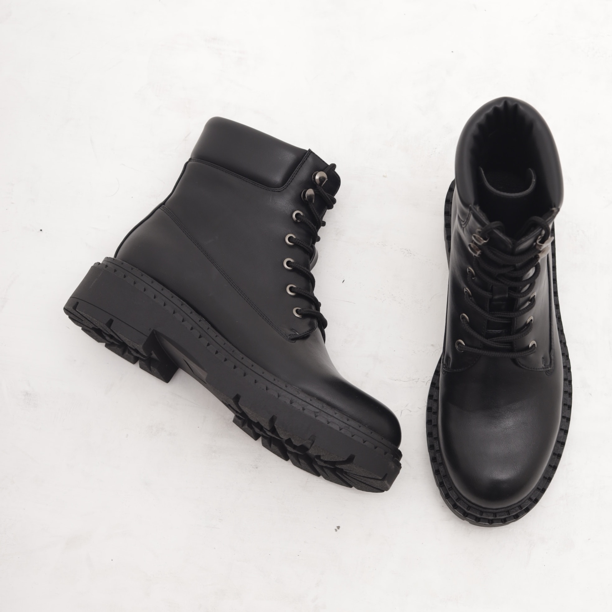 SCARPONCINO ALLACCIATO NERO