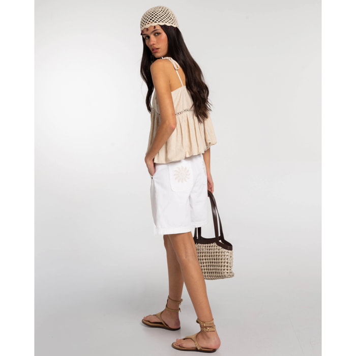 Shorts de mujer con pernera ancha y detalles bordados
