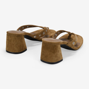 Sandalias destalonadas taupe con tacón