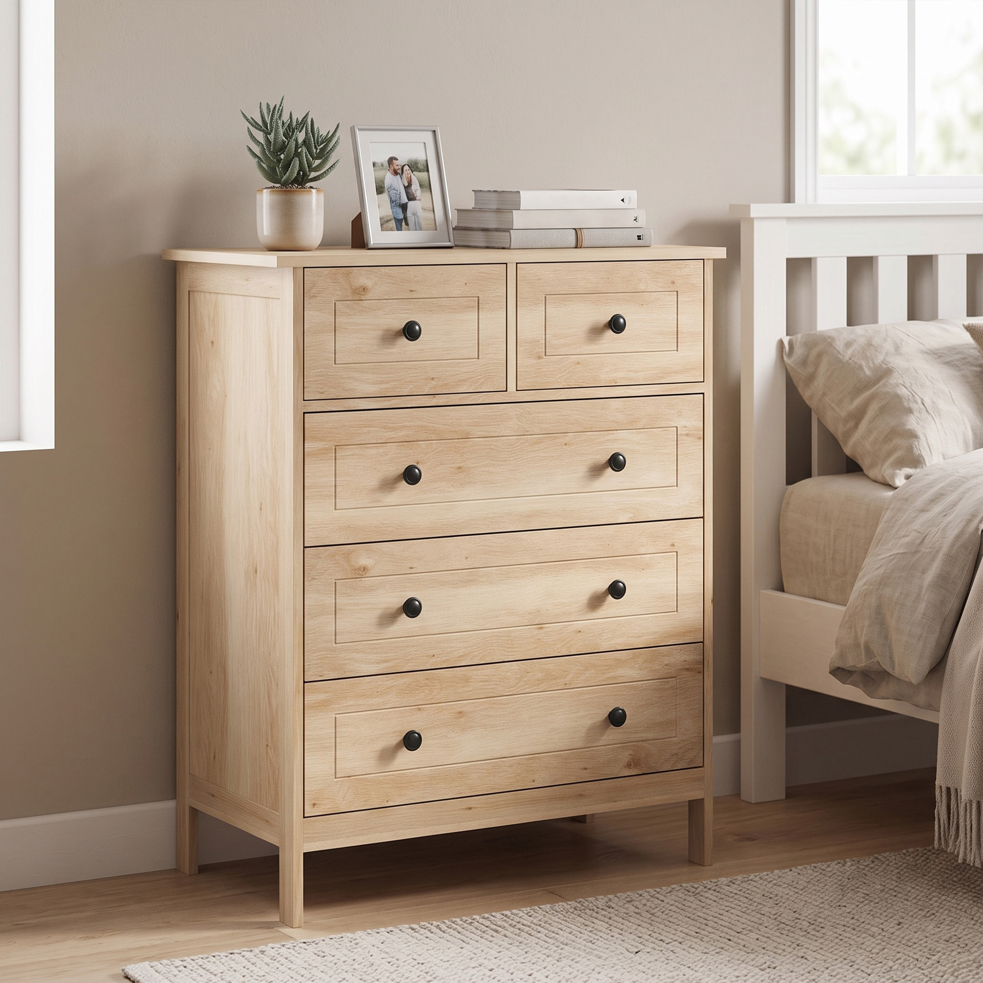 Commode 5 tiroirs style contemporain poignées boutons métal noir MDF panneaux naturel