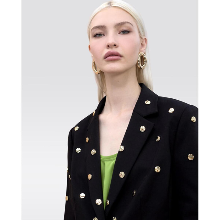 Blazer aderente con dettaglio di borchie rotonde