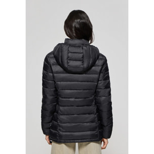 Chaqueta ultralight negra Cintia de capucha extraíble y bordado PC