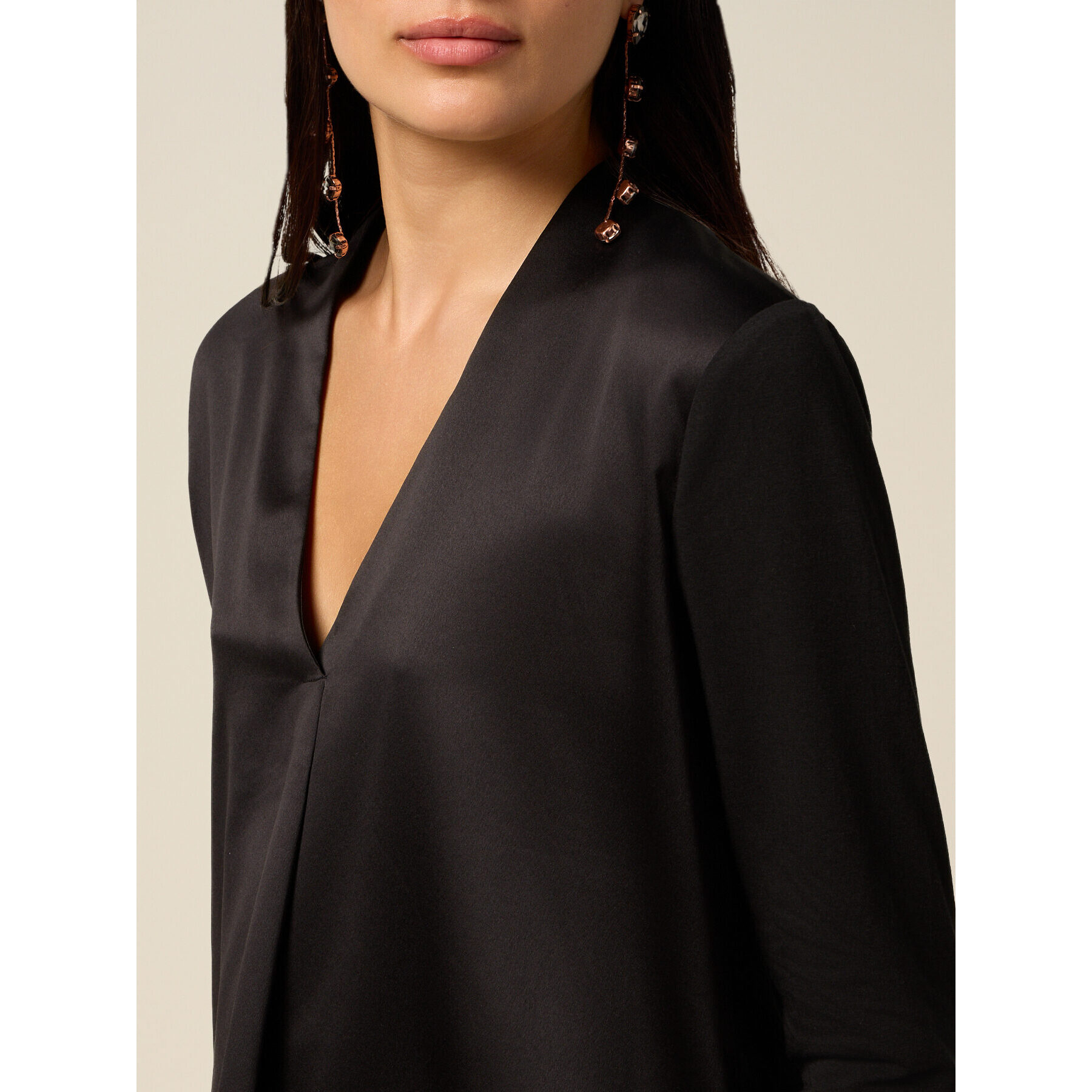 Oltre - Camiseta bimatérica con escote en V - Negro