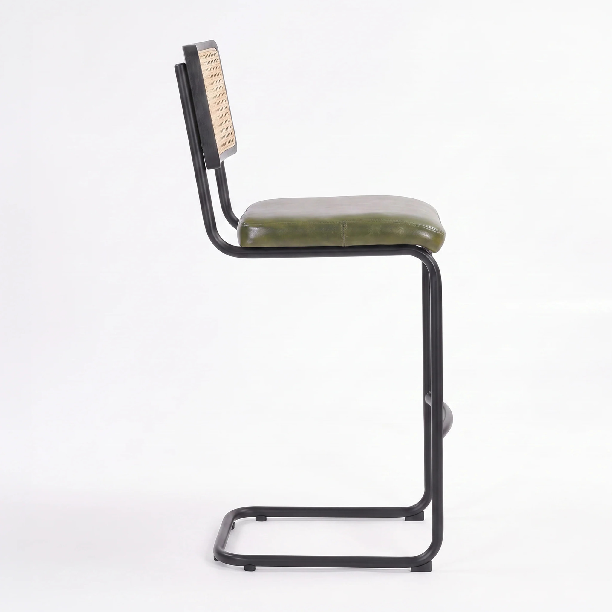 Lot de 2 chaises de bar 76 cm en cannage et cuir vert - Léandre