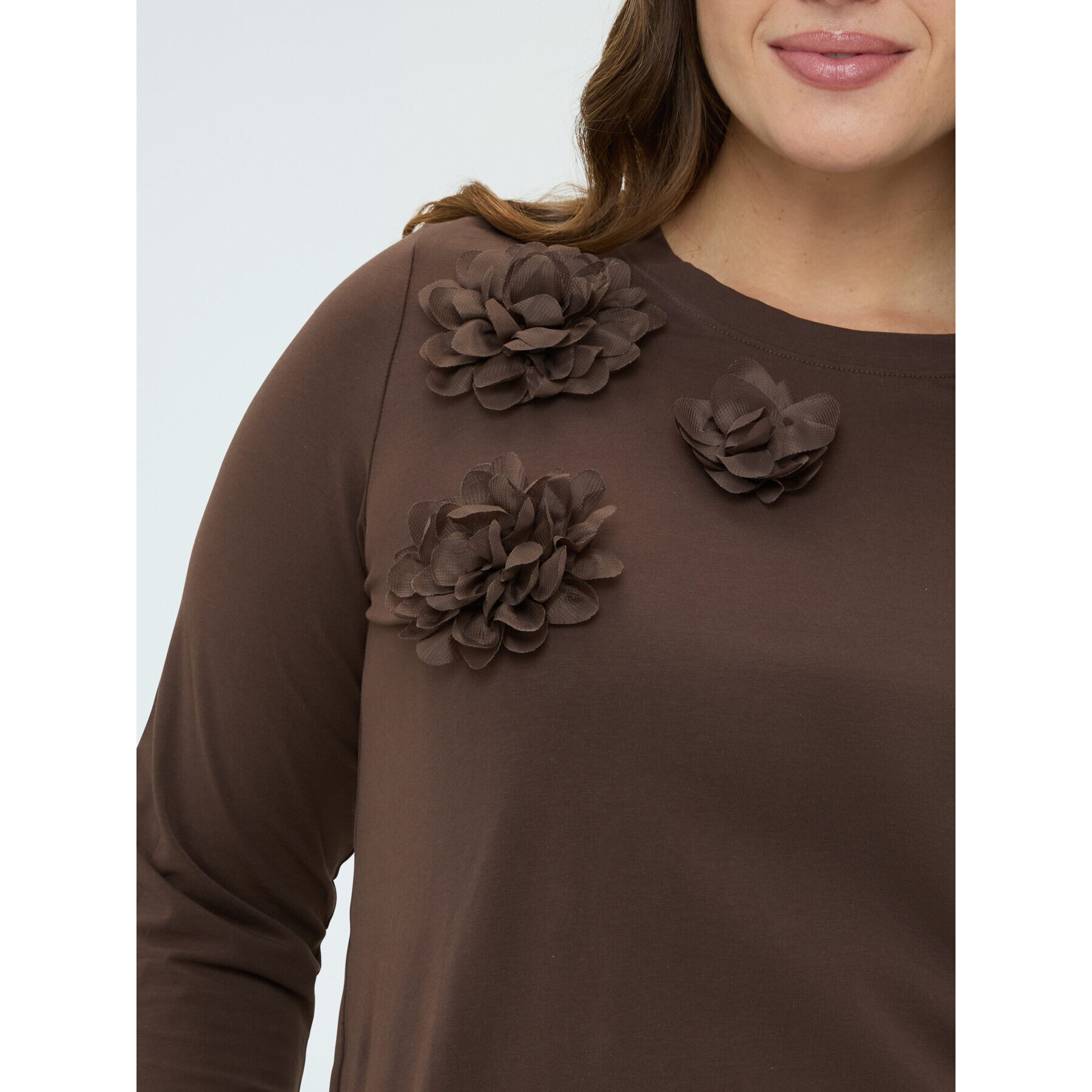 Fiorella Rubino - T-shirt in jersey con applicazioni floreali - Marrone