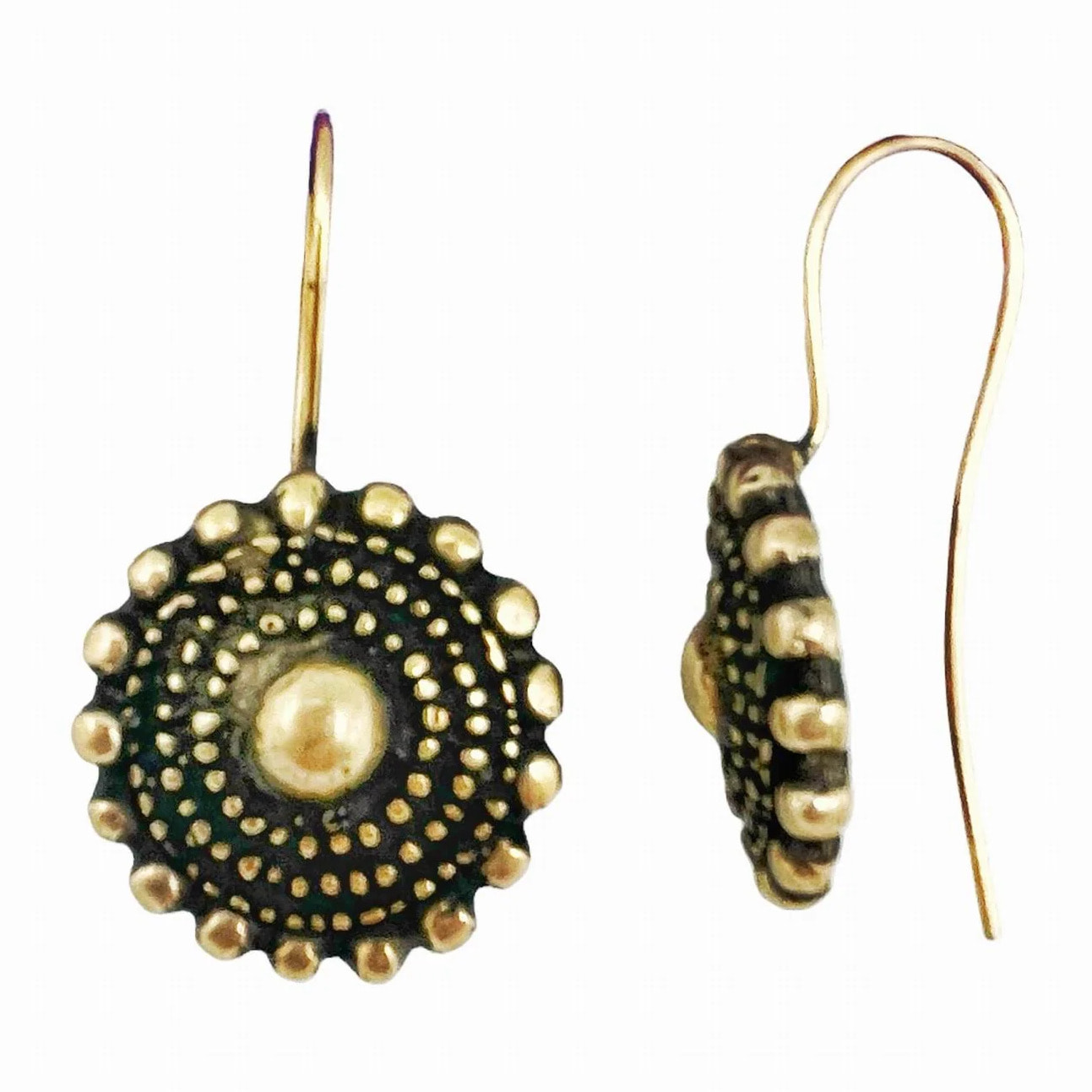 Pendiente tipo charro en zamnak dorado. Cierre gancho