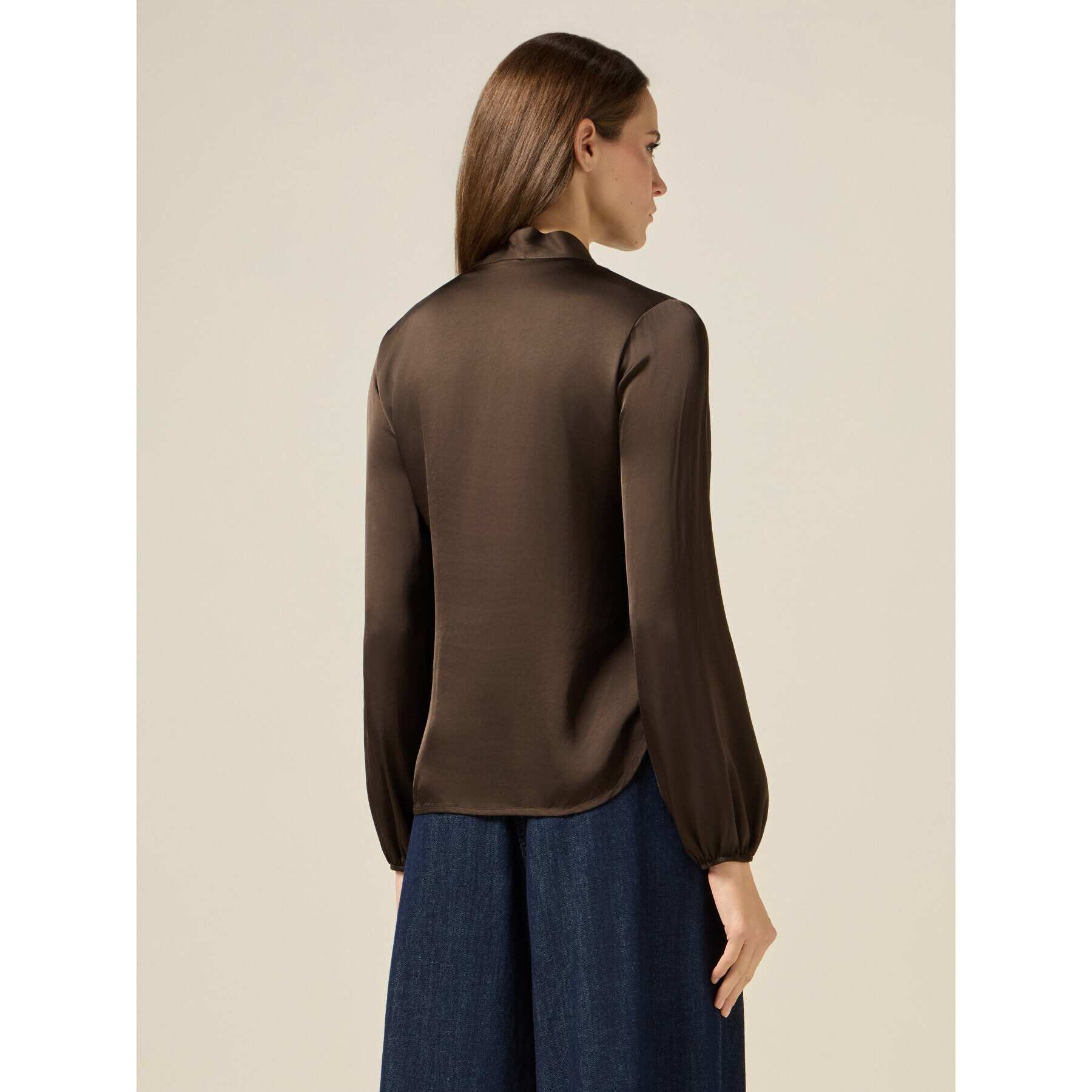 Oltre - Blusa de raso con lazo en el cuello - Marrón