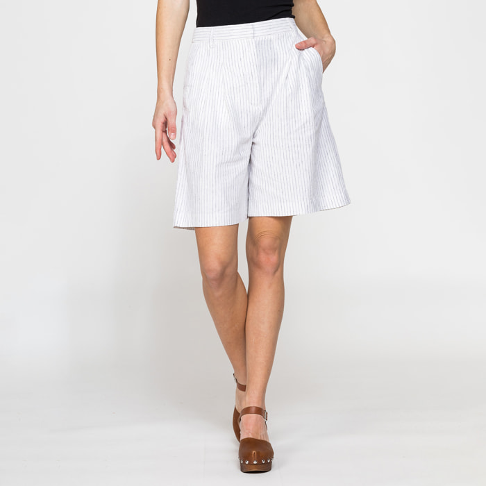 BERMUDA CON PIEGHE IN IN TESSUTO LINO COTONE