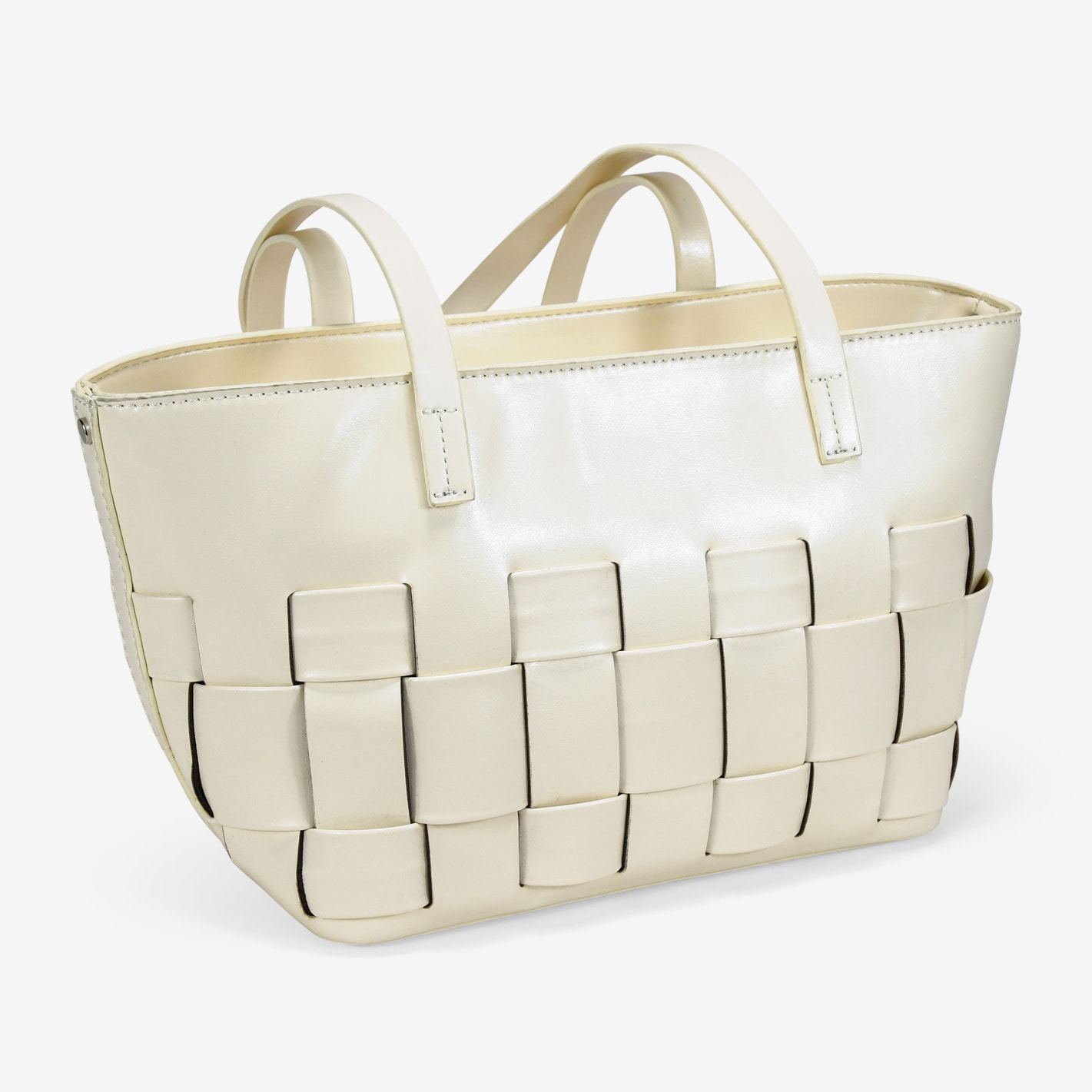 Bolso de hombro beige con trenzado