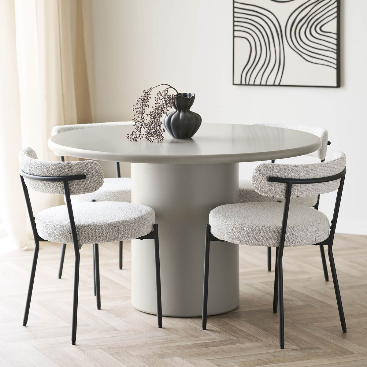 Set 2 sedie da pranzo Badalona in bouclé bianco con gambe nere 49x57x72,5 cm
