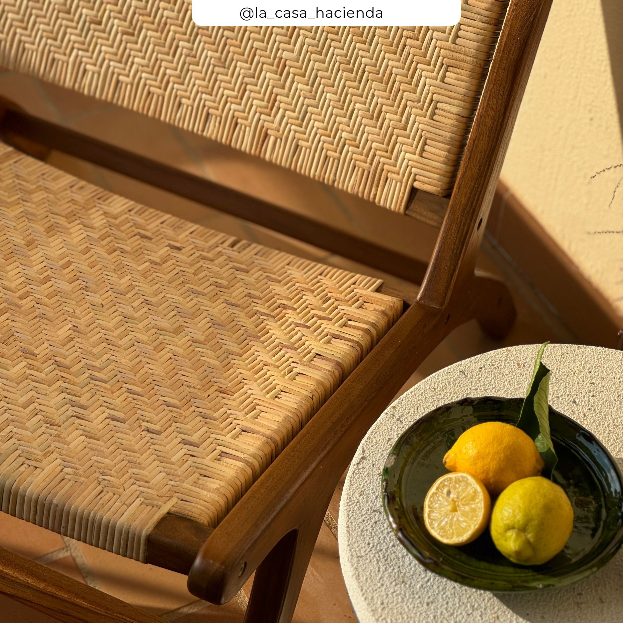 Fauteuil en bois de teck et tressage chevron en rotin - Kilka