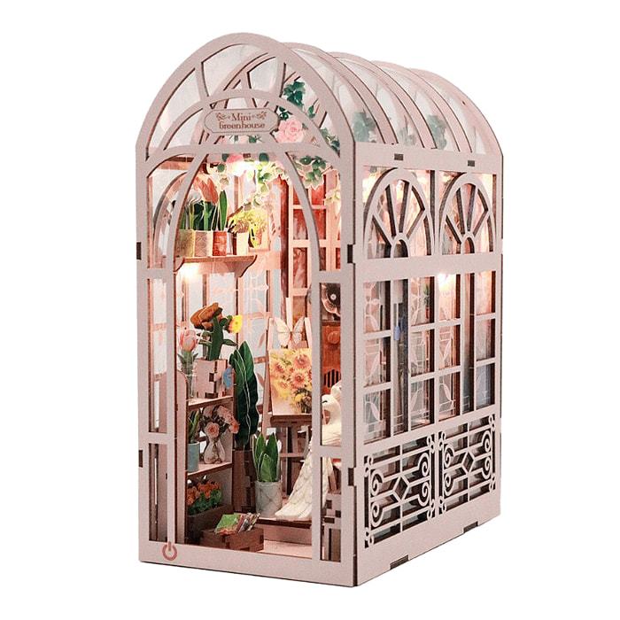 Studio nel giardino. Book Nook in legno, design 3D realistico con grande dettaglio, copertura e luci LED.