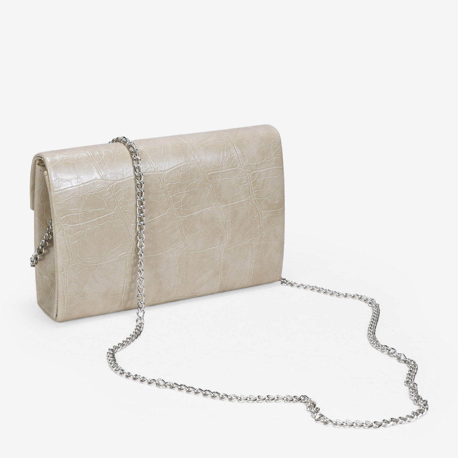 Bolso de mano piedra con solapa y metal