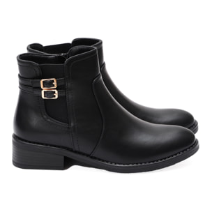 Stivaletti in simil pelle con fibbia dorata e elastico laterale