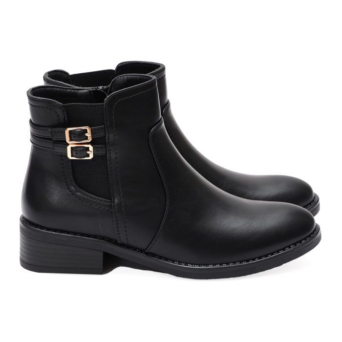 Stivaletti in simil pelle con fibbia dorata e elastico laterale