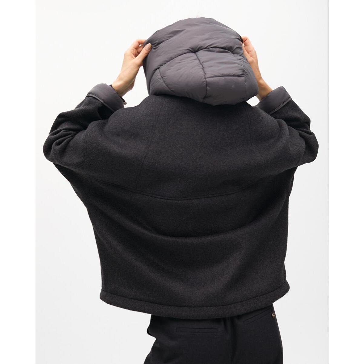 Cappotto Corto Bimateriale con Cappuccio