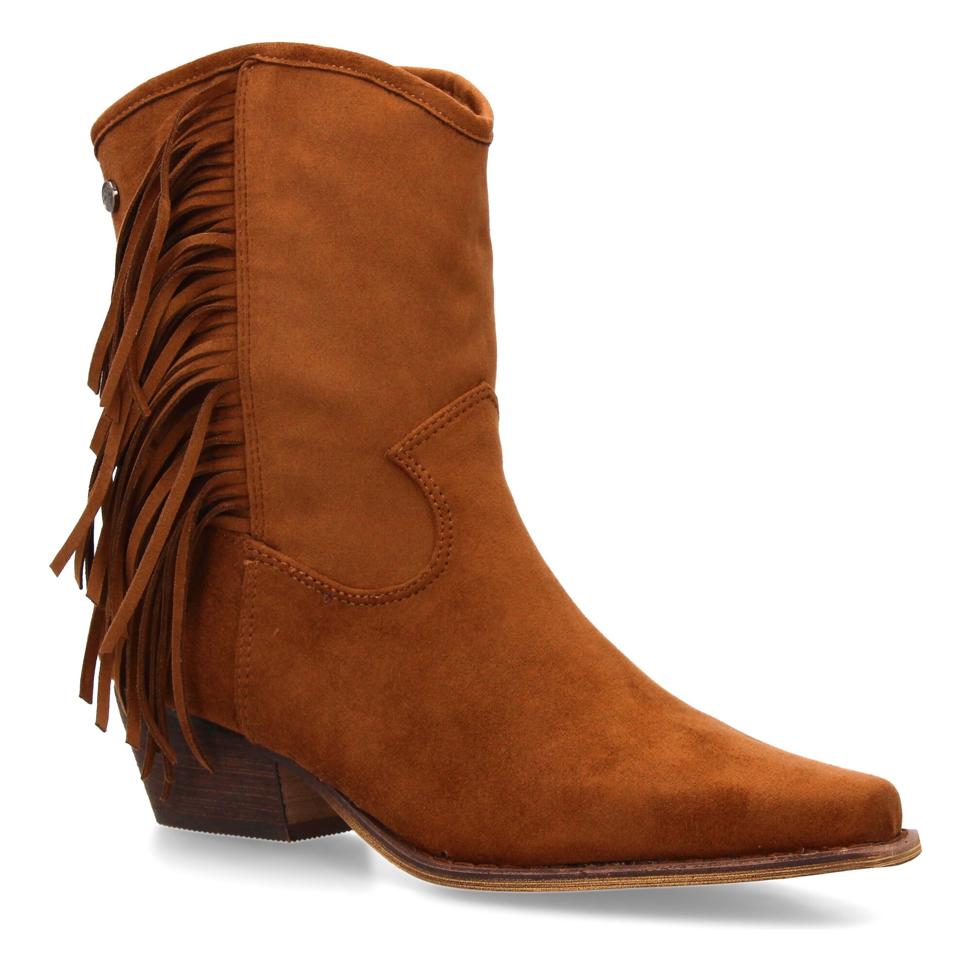 Bota campera con flecos y tacón bajo.