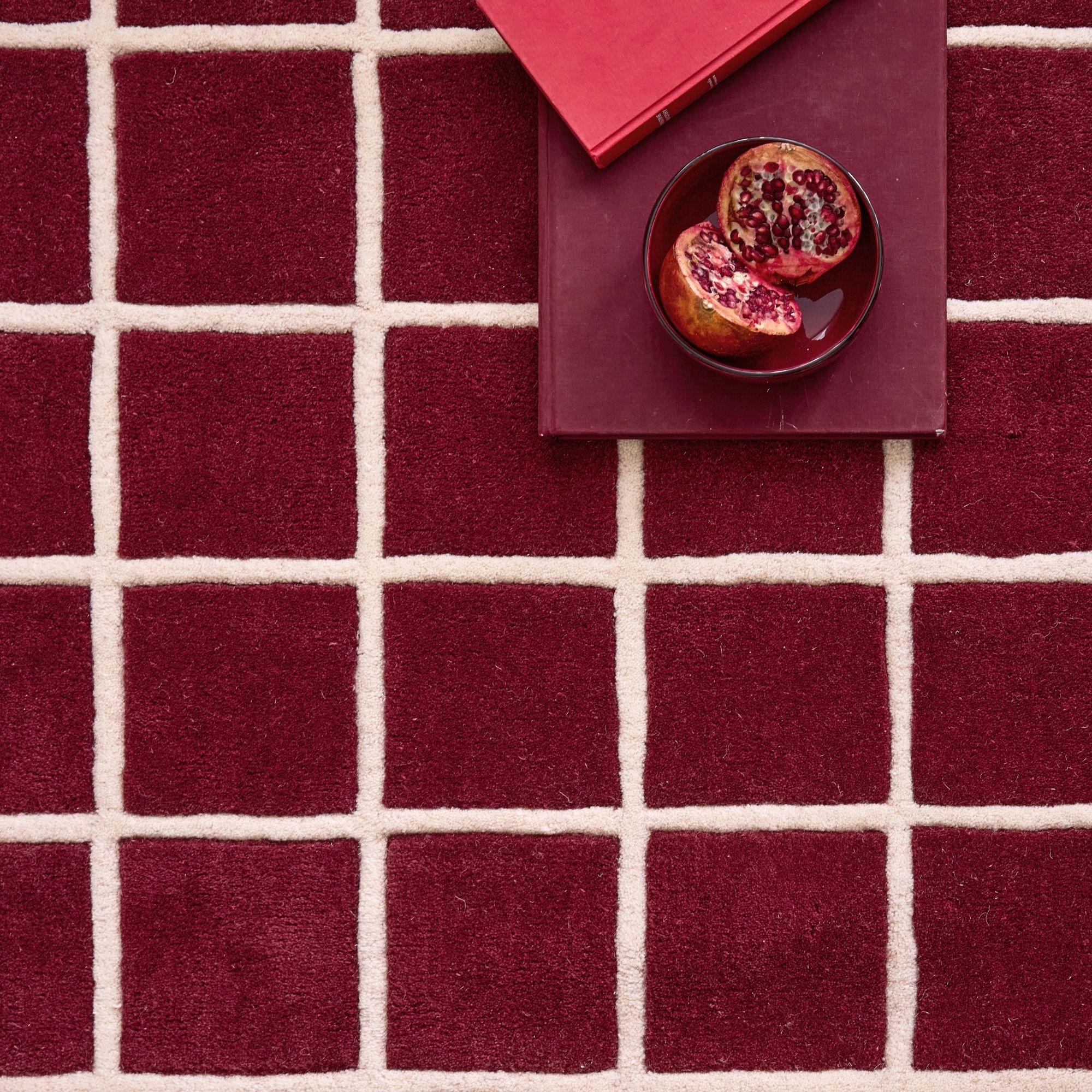 PANTONE - Tapis en laine fait main Rouge D'ORAGE à carreaux bordeaux