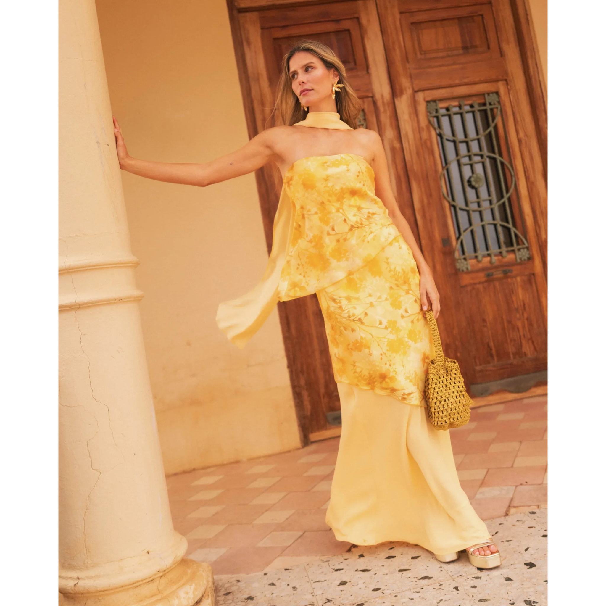 Vestido largo palabra de honor con diseño de tres capas