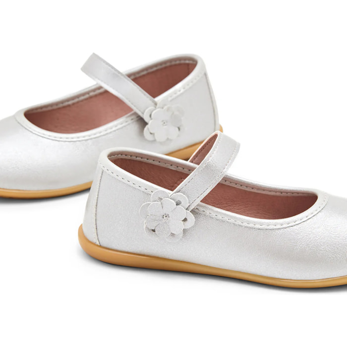 Bailarinas con Flor Decorativa en Plata