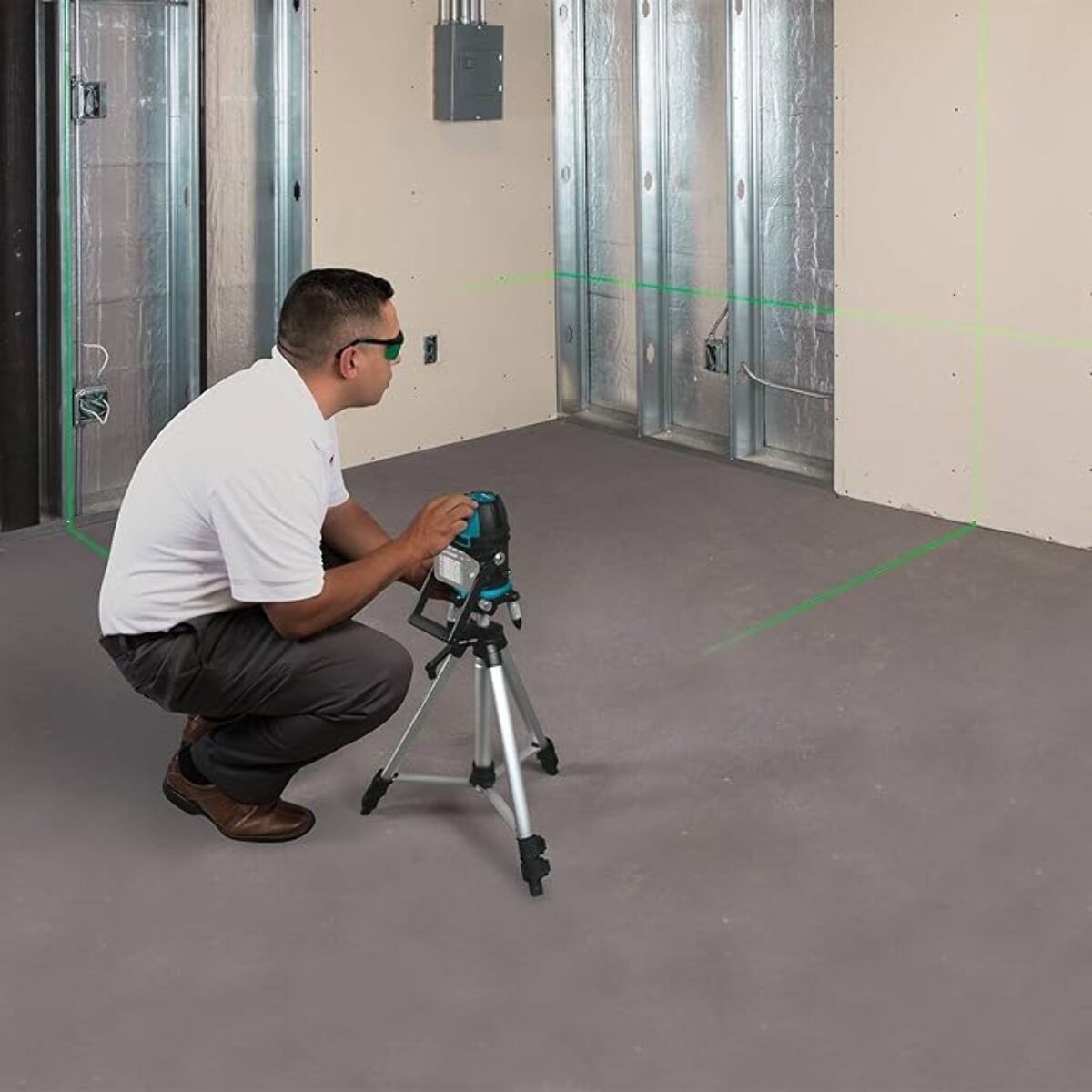Laser 2 verticales / 1 horizontale 10 m - MAKITA - sans battereie, ni chargeur - accessoires - coffret -SK209GDZ