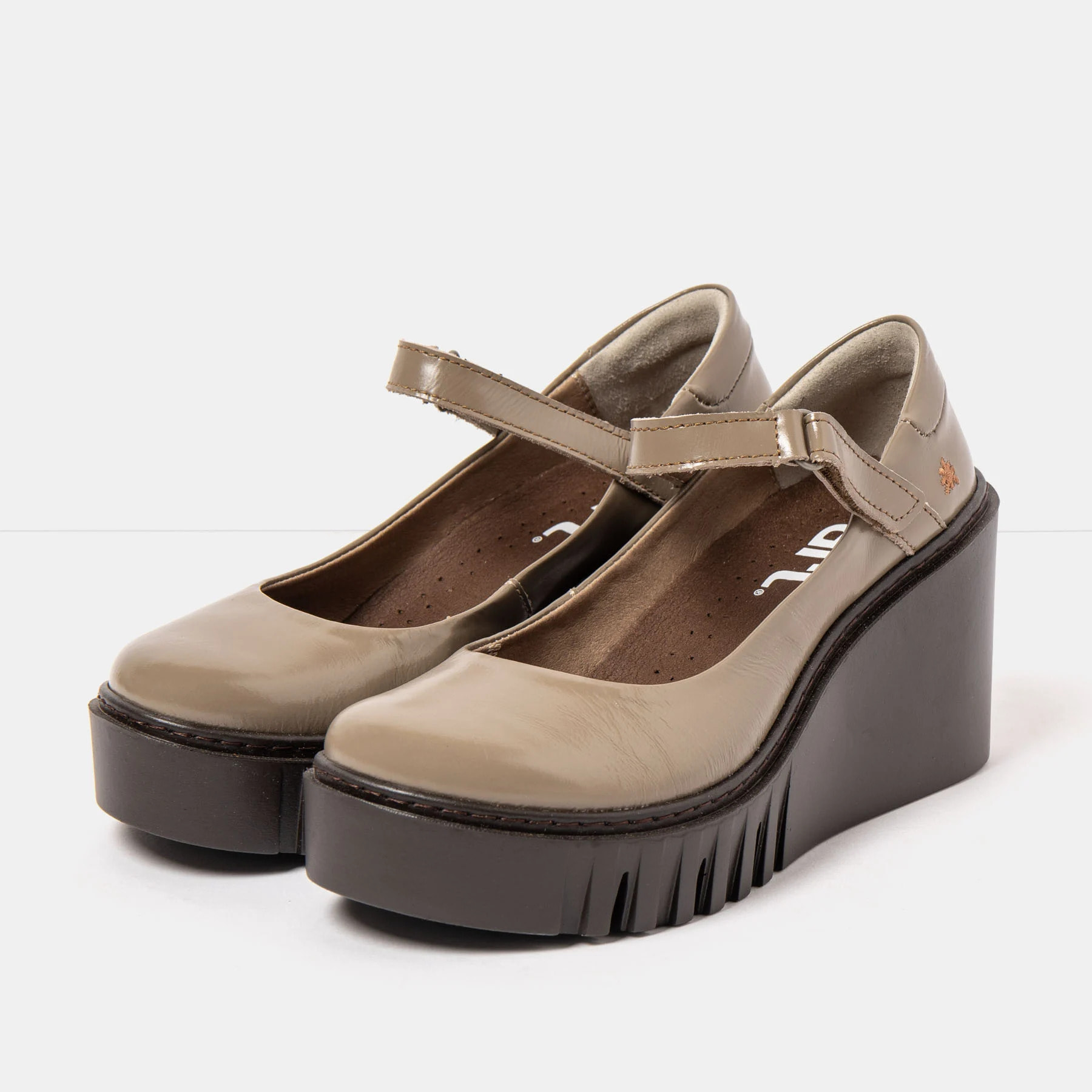 Zapatos con tacón 2090 NAPPA SHINNY TAUPE/ CATANIA color Taupe