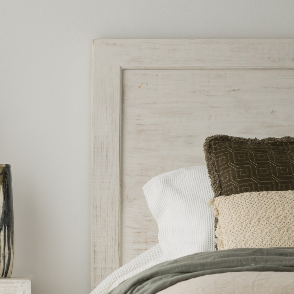 Tête de lit Oblak -bois massif d'araucaria-couleur blanc shabby 162 x 130 x 5 cm