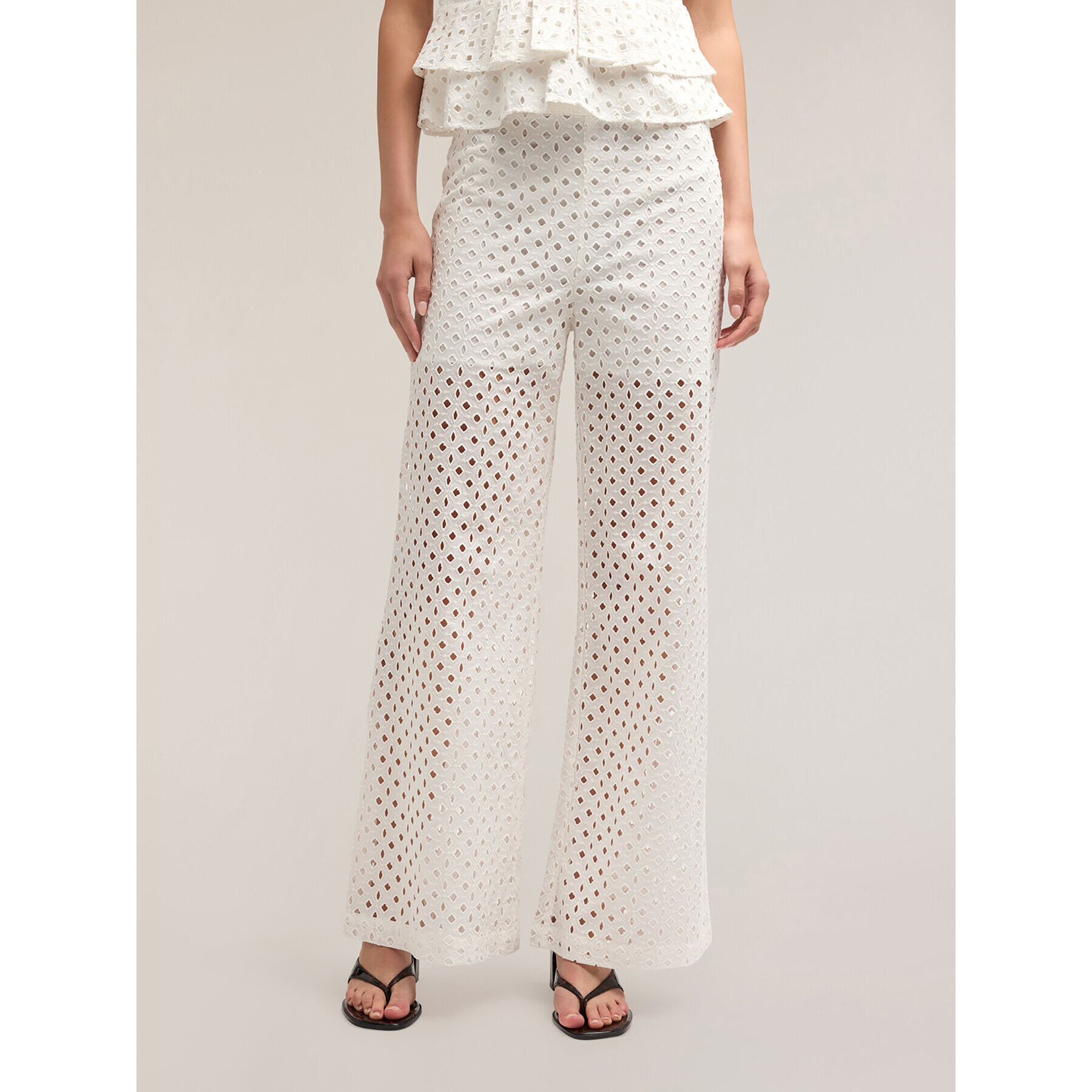 Motivi - Weite Hose aus Lochstickerei - Blanco