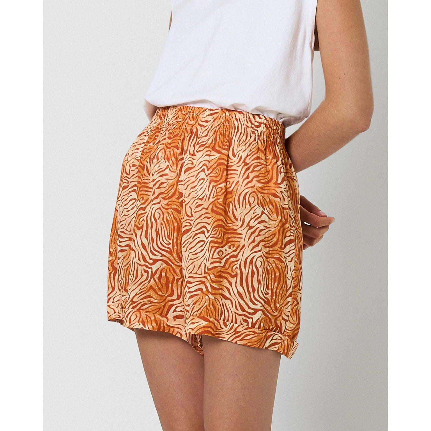 Pantalón corto bambula detalles plisados sole teja