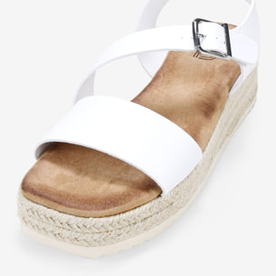 Sandalias de plataforma blancas con esparto