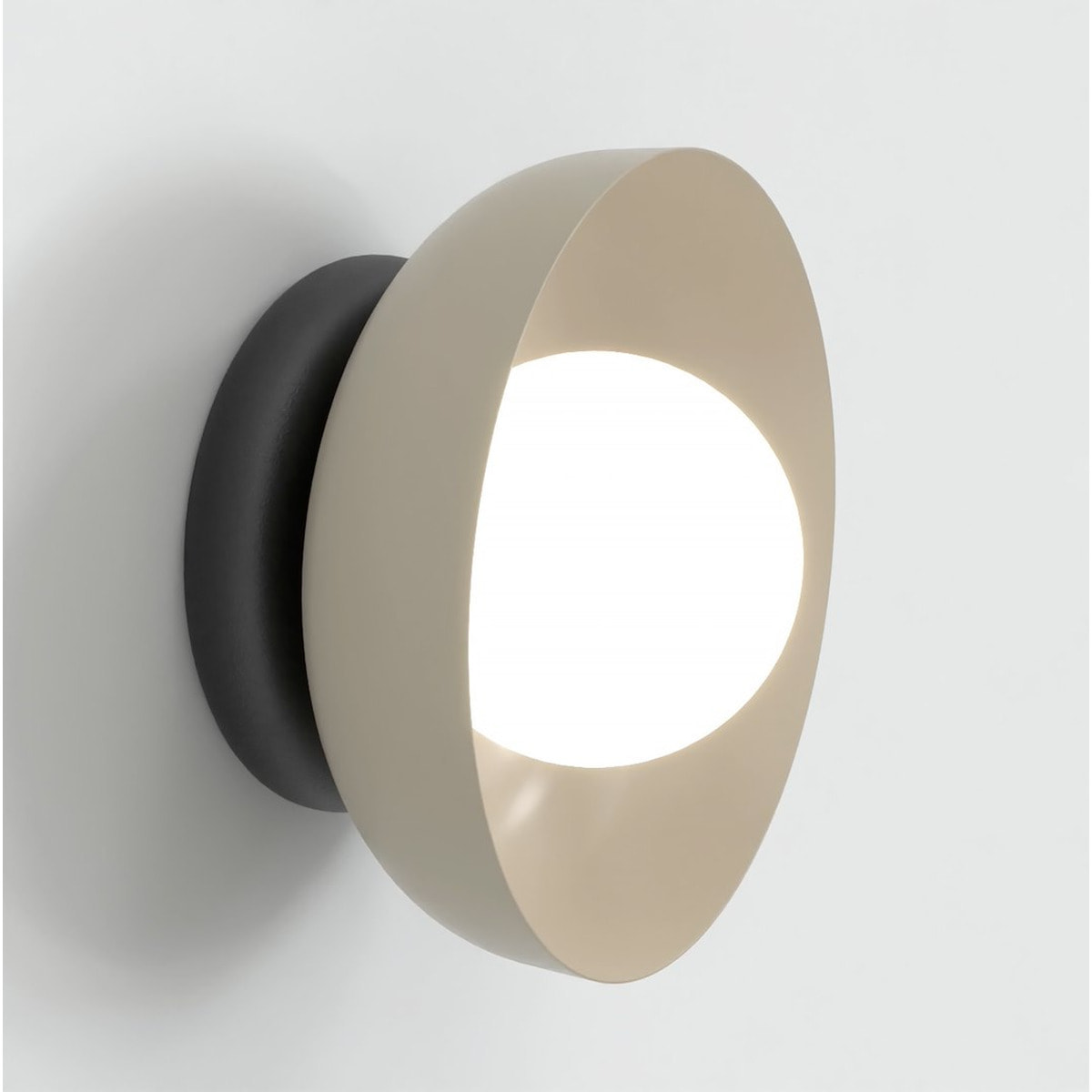 Lampada da parete Ozzy in acciaio mokka e diffusore in vetro