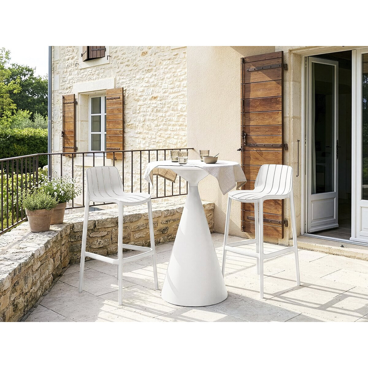 Table et chaises hautes de bistrot empilables "Vaena" - 2 places - Blanc