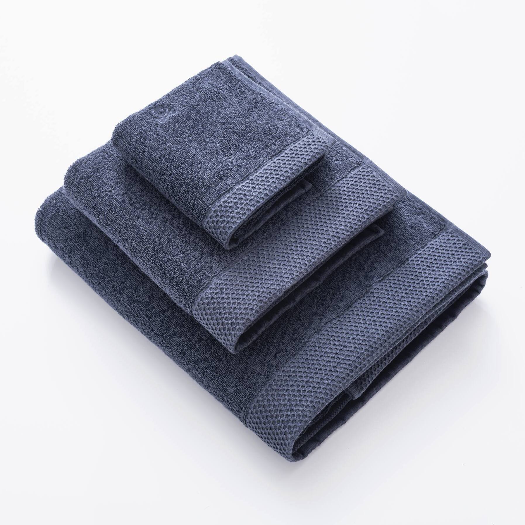 Juego de toallas nidus (30x50cm + 50x100cm + 90x150cm) 100% algodón en color azul marino con logo bordado scalpers home