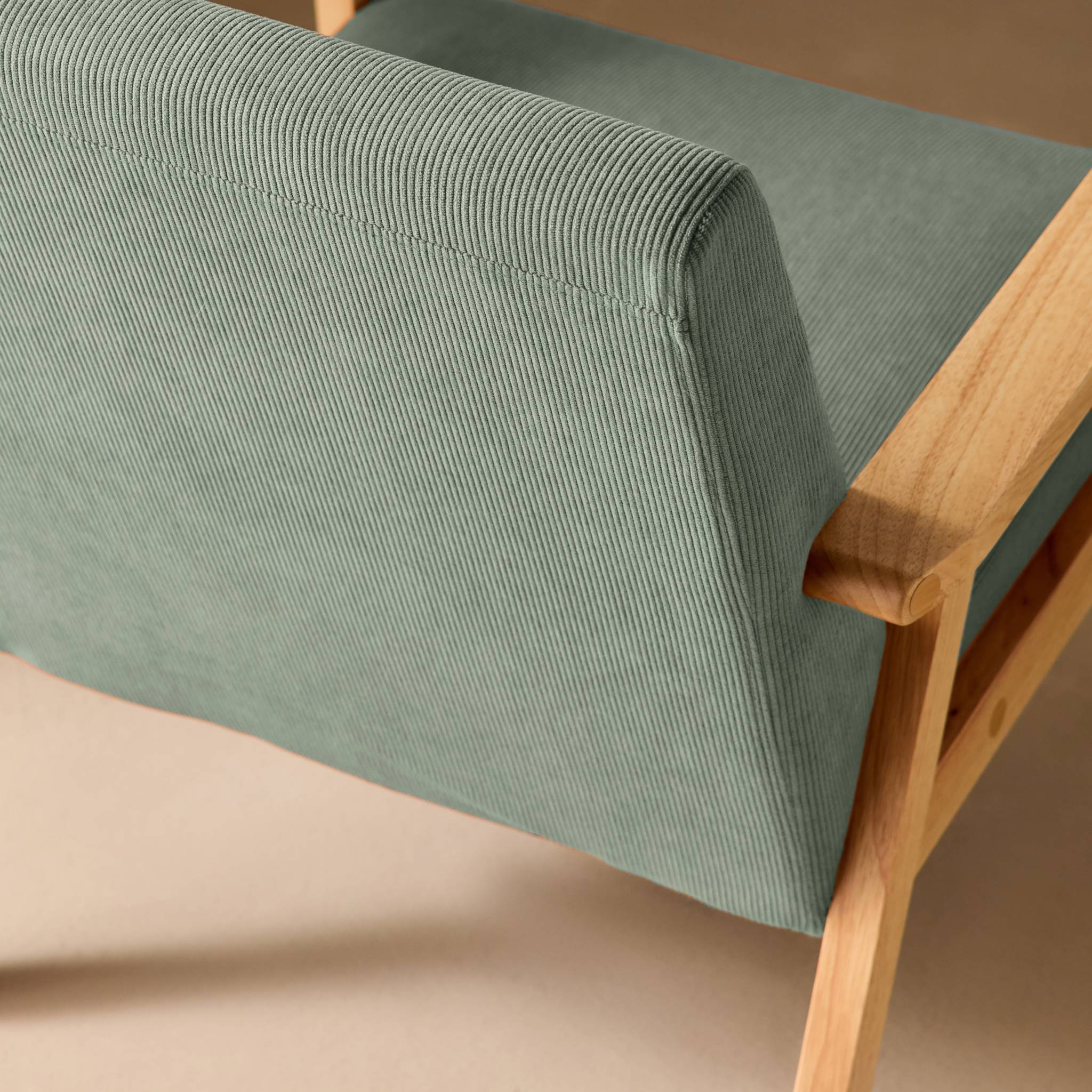 Fauteuil scandinave bois de peuplier, d'hévéa et velours côtelé ISAK