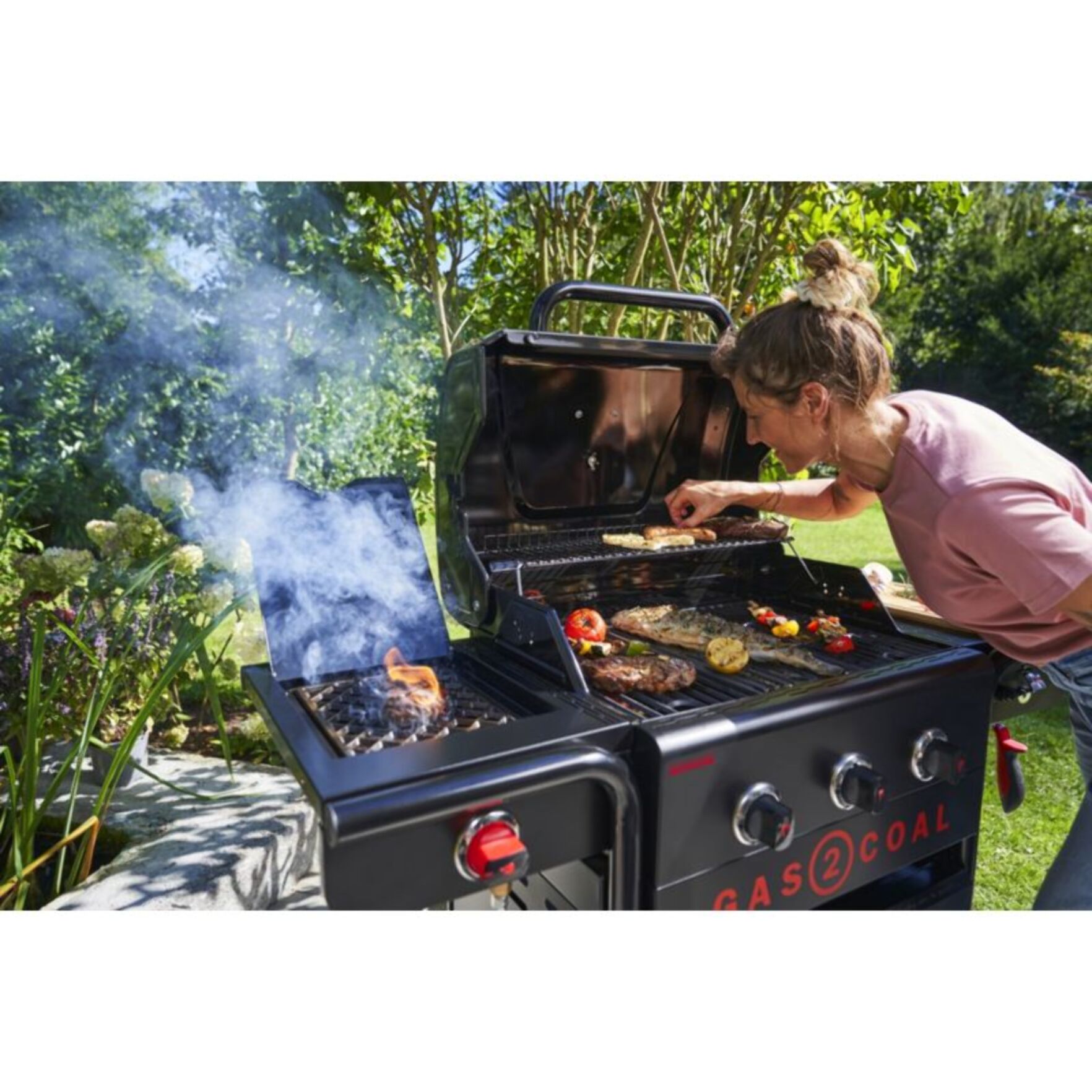 Barbecue gaz CHAR BROIL Gas2Coal 2.0 Special Edition,sur chariot, 4 brûleurs dont 1 latéral, surface de cuisson 64 x 45 cm