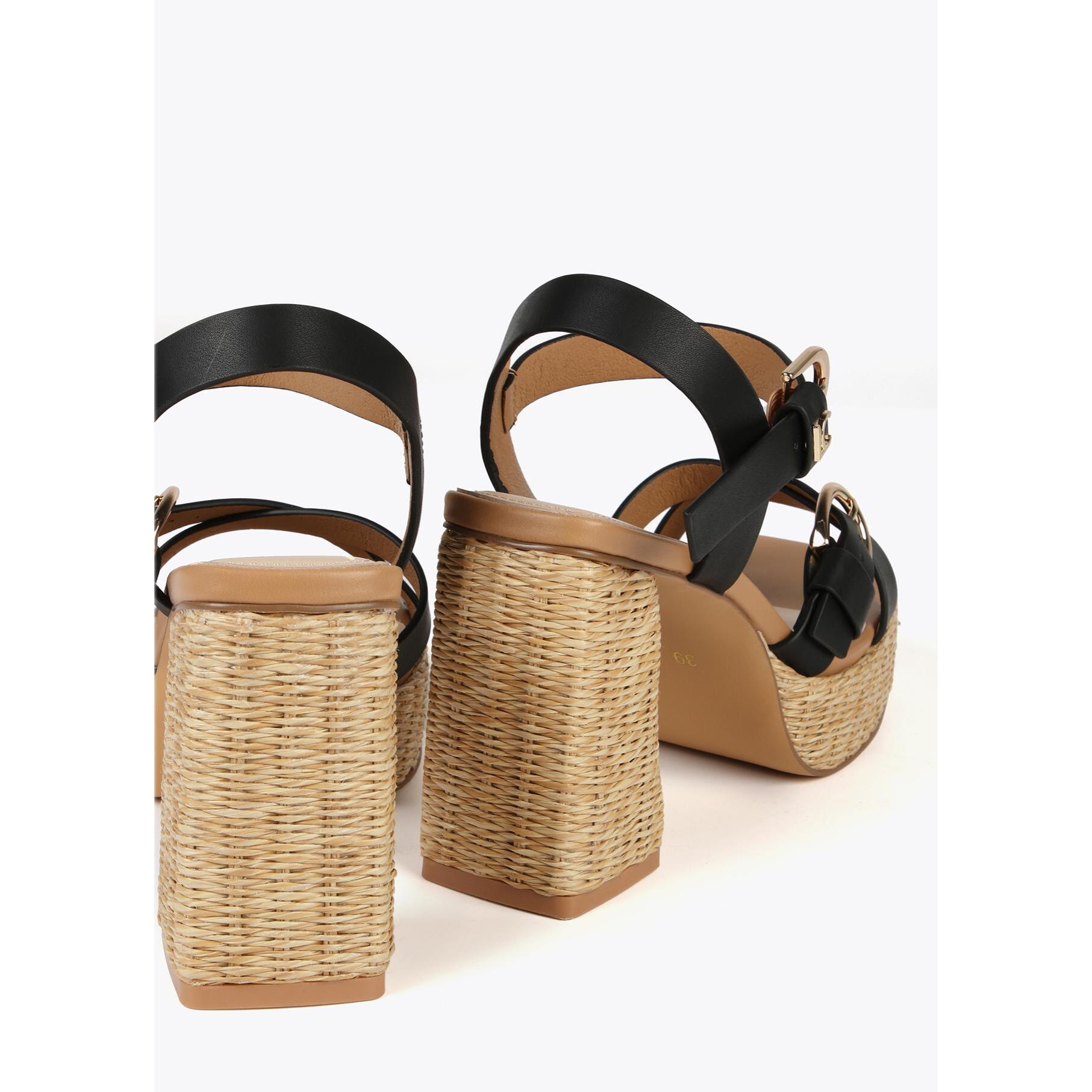 Sandali con tacco e fibbie