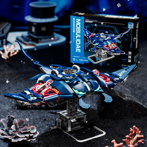 Maqueta 3D mecanizada de manta raya con 966 piezas, equipada con luces y mecanismo de manivela que permite movimiento dinámico.