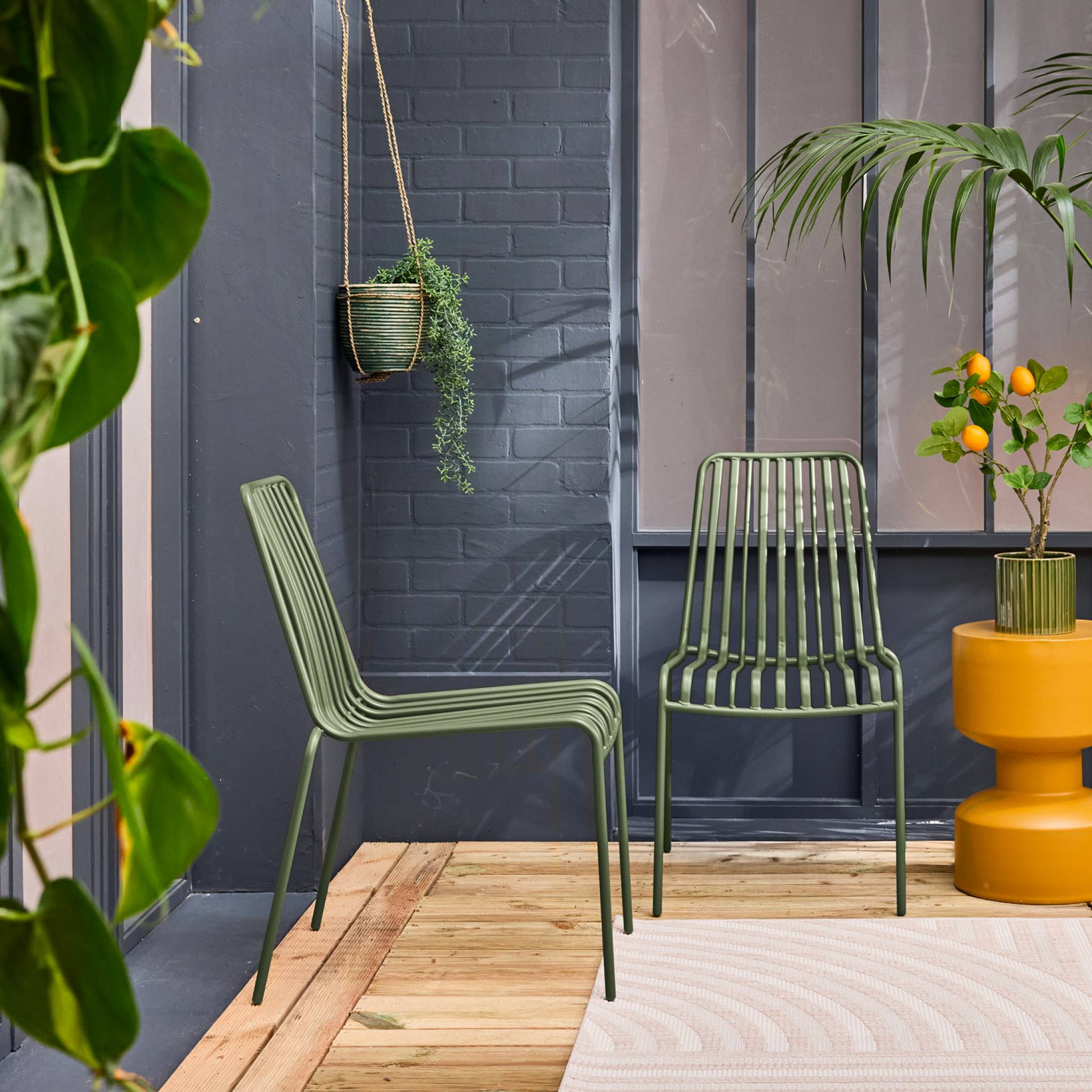 Lot de 2 chaises de jardin FLORIDA kaki empilable en acier. L 59 x P 47.5 x H 78 cm